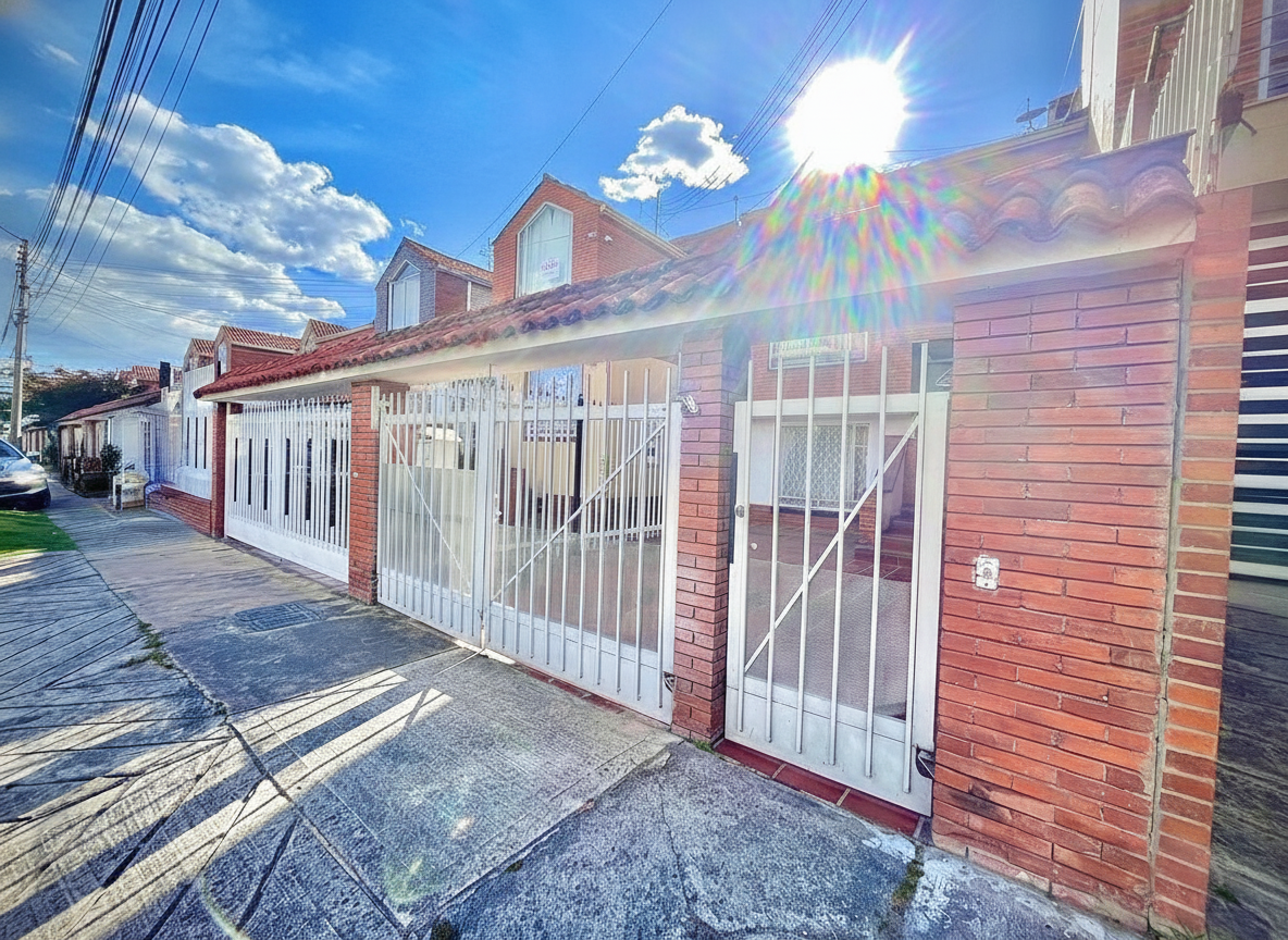 Casa en venta en Niza Suba, Bogotá · foto 2 de 24