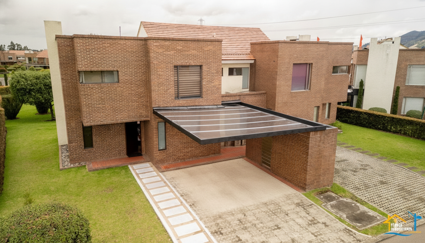 Casa de 3 alcobas en venta en Pueblo Viejo, Cota, 176 m² · foto 3 de 18