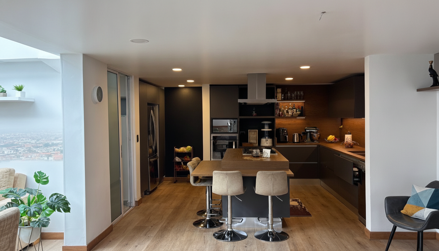 Casa de 3 alcobas en venta en San Jose De Bavaria, Bogotá, 239 m² · foto 2 de 24
