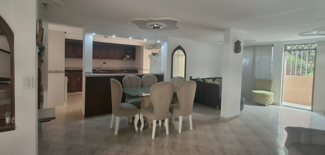 Casa de 5 alcobas en venta en La Hacienda, Cali, 300 m² · foto 2 de 14