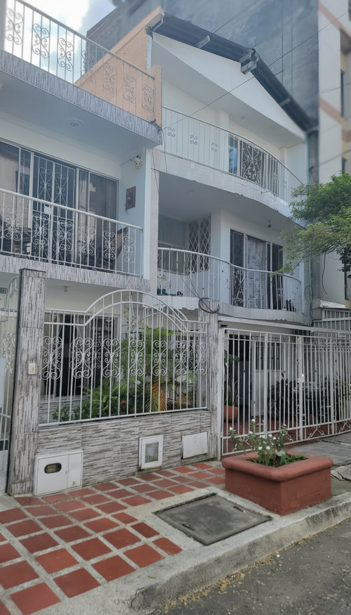 Casa de 7 alcobas en venta en Ciudad 2000, Cali, 270 m² · foto 6 de 24