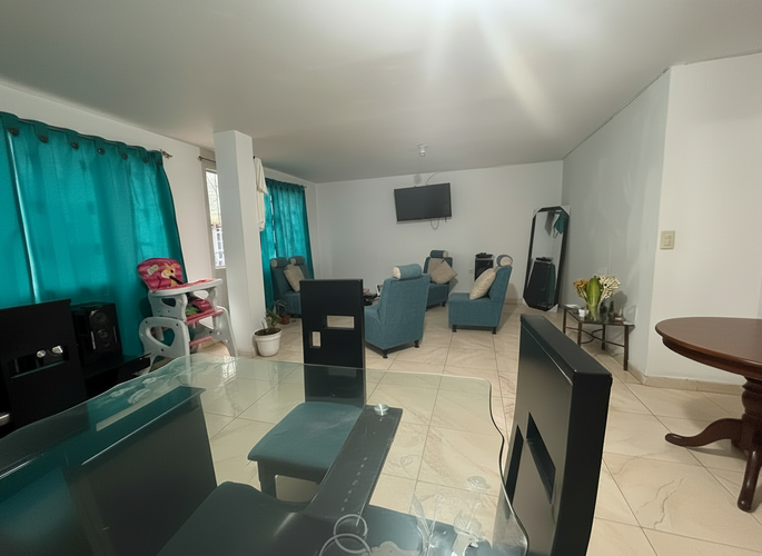 Casa de 9 alcobas en venta en Santa Ana I Sector, Soacha, 210 m² · foto 2 de 24