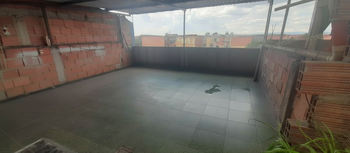 Casa de 5 alcobas en venta en Casa Blanca, Bogotá, 216 m² · foto 3 de 14