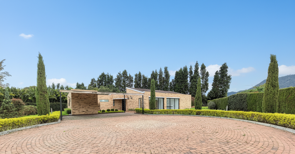 Casa de 7 alcobas en venta en Cota · foto 2 de 24