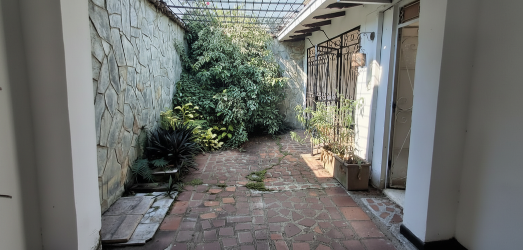 Casa de 5 alcobas en venta en Pampa Linda, Cali, 300 m² · foto 2 de 12