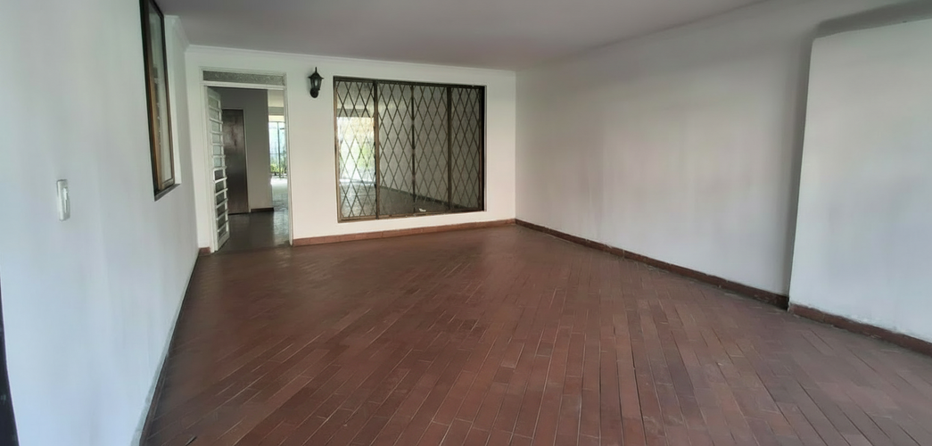 Casa de 5 alcobas en venta en Pampa Linda, Cali, 300 m² · foto 3 de 12