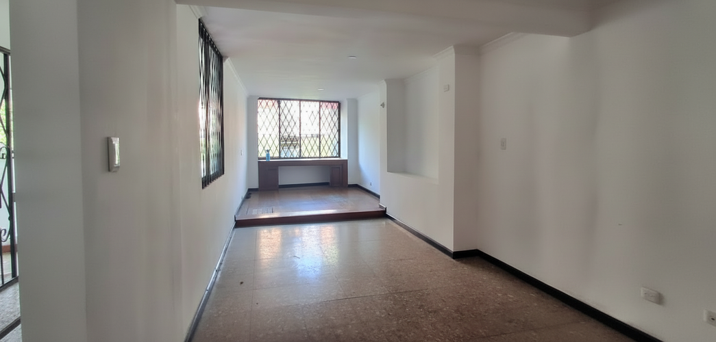 Casa de 5 alcobas en venta en Pampa Linda, Cali, 300 m² · foto 4 de 12