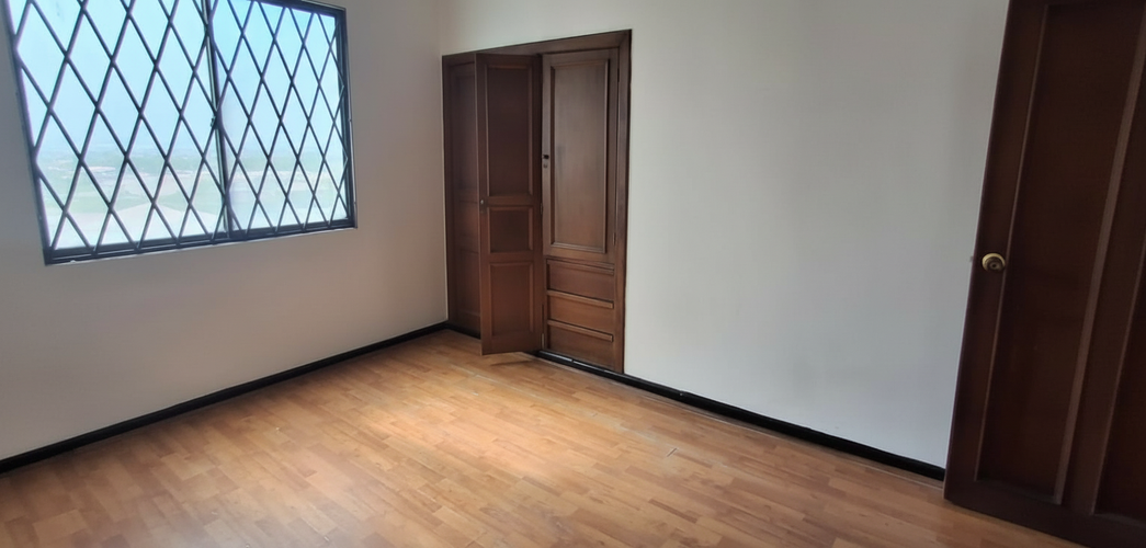 Casa de 5 alcobas en venta en Pampa Linda, Cali, 300 m² · foto 10 de 12