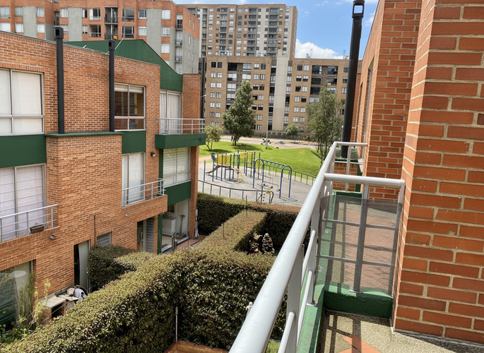 Casa en venta en Gratamira, Bogotá · foto 2 de 24