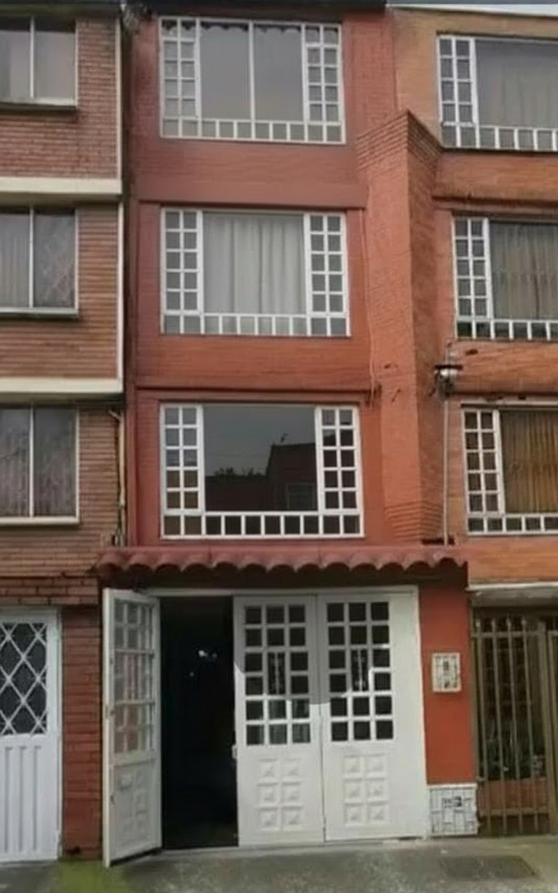 Casa en venta en Alamos, Bogotá · foto 2 de 20