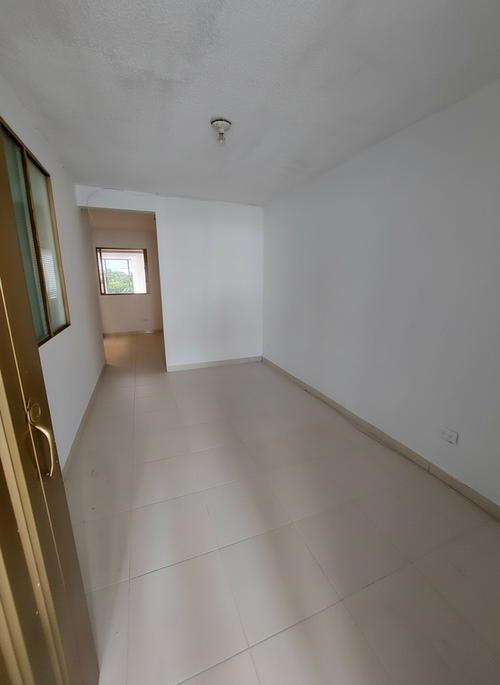 Casa de 3 alcobas en venta en San Nicolas, Soacha, 180 m² · foto 3 de 14