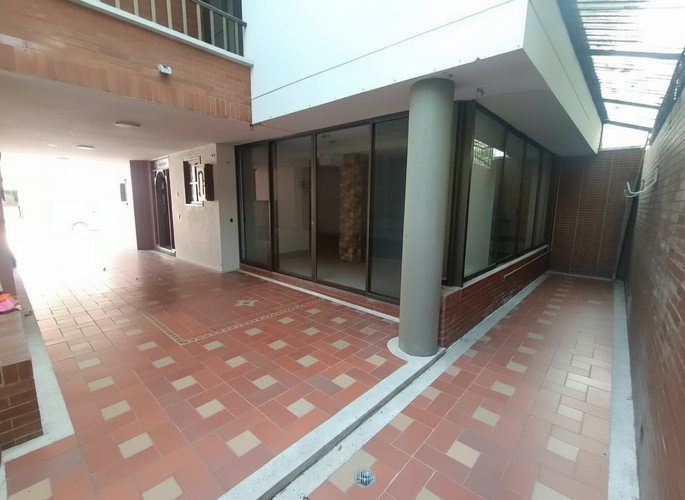 Casa de 5 alcobas en venta en Buenavista, Ibagué, 350 m² · foto 4 de 24
