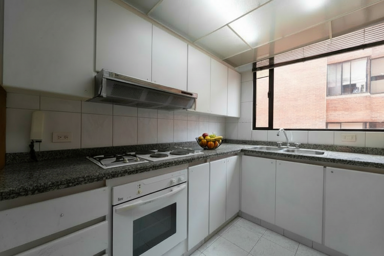 Apartamento de 3 alcobas en venta en Chico Norte, Bogotá, 141 m² · foto 5 de 12