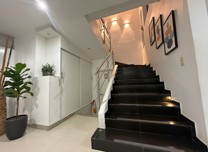 Casa en arriendo en Santa Barbara, Bogotá, 325 m² · foto 6 de 13