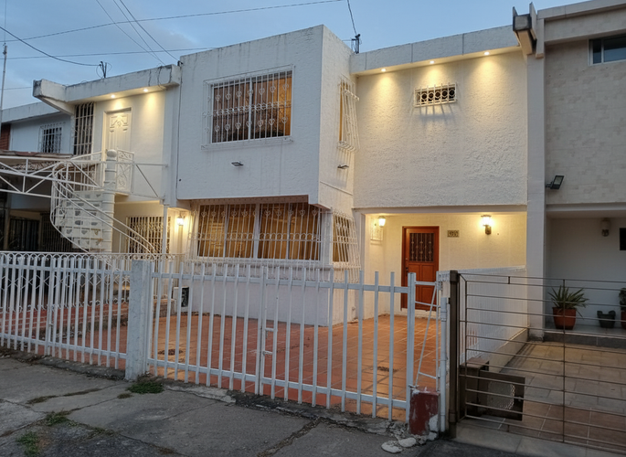Casa de 5 alcobas en arriendo en Urbanizacion La Merced, Cali, 225 m² · foto 2 de 24