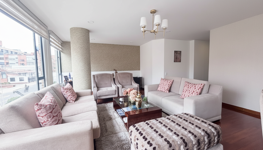 Apartamento de 3 alcobas en venta en Chicó Navarra, Bogotá, 141 m² · foto 2 de 18