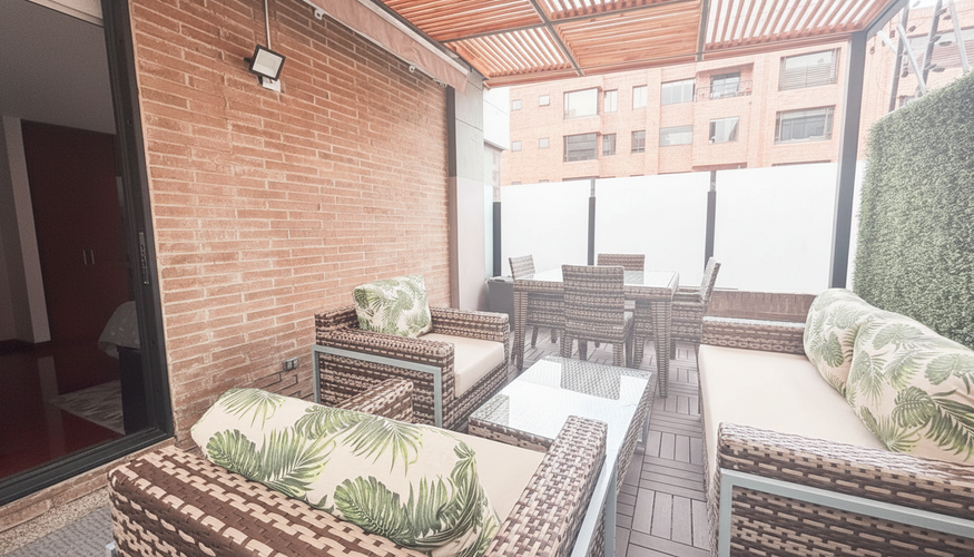 Apartamento de 3 alcobas en venta en Chicó Navarra, Bogotá, 141 m² · foto 3 de 18