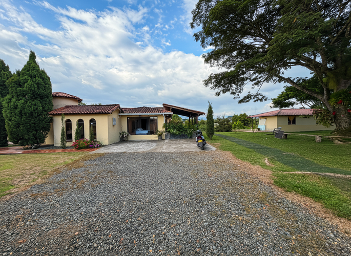 Casa de 6 alcobas en arriendo en Morelia, Pereira · foto 2 de 20