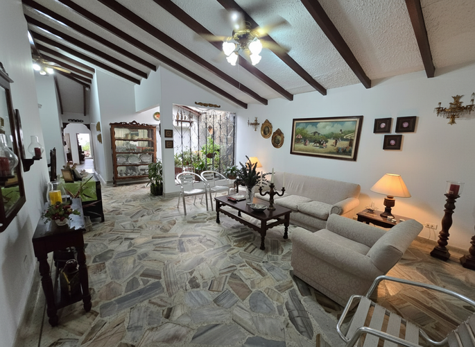 Casa de 5 alcobas en venta en La Flora, Cali, 280 m² · foto 3 de 23