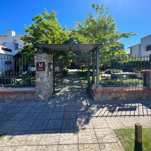 Oficina Moderna Y Luminosa En El Corazón De Carrasco,  Ideal Para Potenciar Su Negocio. Unidad 209