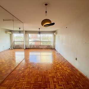 Venta En Pocitos: Oportunidad única Por $240.000
