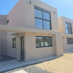 Venta Casa De Tres Dormitorios Y Dos Baños En La Prestigiosa Zona Sur De Ciudad De La Costa