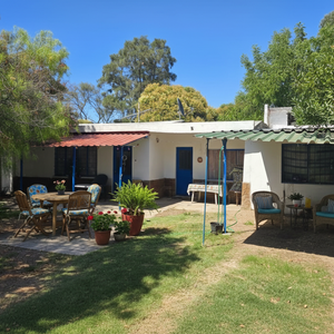 Venta De Casa De Tres Dormitorios Con Amplio Terreno En La Privilegiada Zona De Toledo.
