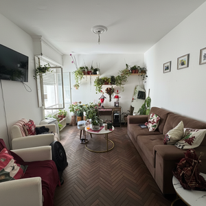 Venta Apartamento - 2 Dormitorios En Tres Cruces | Con Renta !! - Amplio Y Luminoso