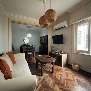Venta Apartamento Al Frente - 3 Dormitorios En Tres Cruces | Con Renta !! - Con Balcón Y Patio
