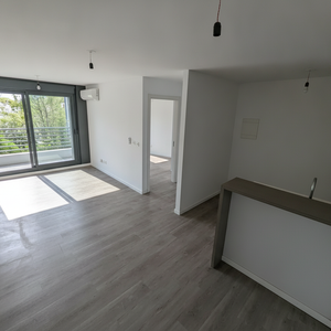 Alquiler Apartamento 1 Dormitorio En Bella Vista | Balcón Al Frente | Aire Acondicionado | Excelente Ubicación