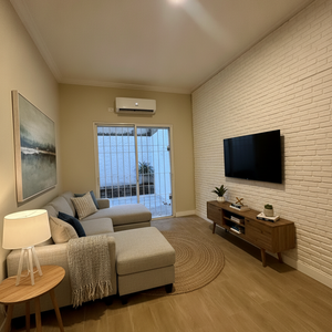 Apartamento 2 Dormitorios Tipo Casita Con Patio, En La Mejor Zona Del Centro A Pasos De La Rambla Y De La Plaza Independencia