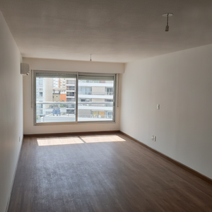 Alquiler Monoambiente A Pasos De La Rambla | Piso Alto | Amenities