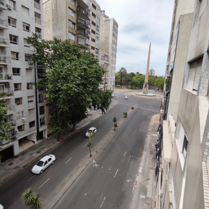 Venta Apartamento Sobre 18 De Julio. 3 Dormitorios Y Garage