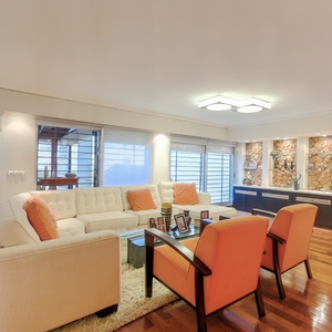 Penthouse Dúplex De Lujo Con 4 Dormitorios, 2 Garajes Y Vista Lateral Al Mar - Oportunidad única