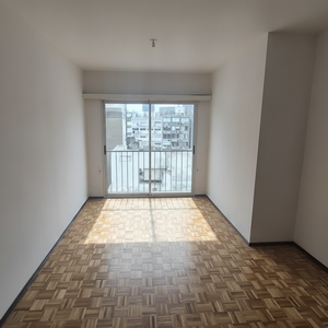Alquiler Apartamento 1 Dormitorio Centro | Piso Alto | A Pasos De 18 De Julio