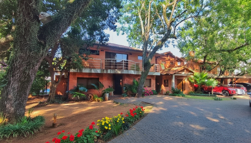Exclusiva Casa en Venta en Condominio Villa del Parque, Estratégicamente Ubicada Cerca del Prestigioso Colegio Liberty.