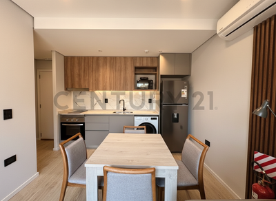 Alquiler de Departamento Amoblado de Lujo en Las Lomas, Asunción US$ 850. Exclusivo departamento a pasos del Shopping del Sol, ubicado en Juan XXIII, Las Lomas, Asunción. Terreno de 35 m².