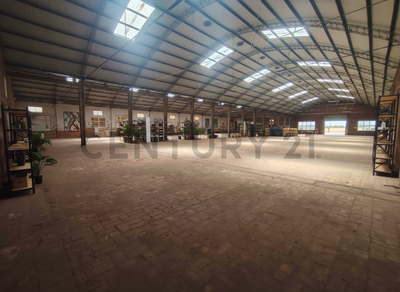 Propiedad Industrial de Gran Escala en Venta sobre Ruta 2, Capiatá, Central - US$ 4.500.000. Extenso Terreno de 31.100 m² con 7.908 m² de Construcción en Ubicación Estratégica.