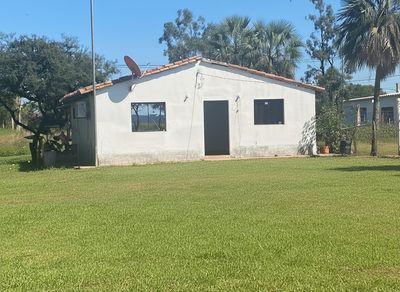 Casa espaciosa en terreno de 360 m2,  a pasos de la Avda Costa Azul de Limpio, lista para mudarse. Disfrute de sala-comedor, cocina, dos dormitorios, baño completo y lavadero techado. ¡Precio inmejorable de 34,000 USD!