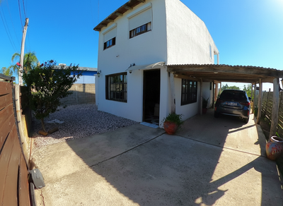 CASA EN SAN CARLOS, 3 DORMITORIOS, 2 BAÑOS, ESTUFA ALTO RENDIMIENTO, COCHERA