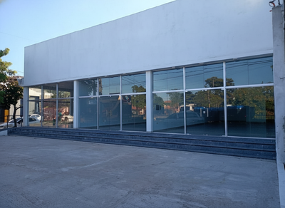 2 LOCALES COMERCIALES EN MADAME LYNCH, 88 mts² cada uno (Se pueden unir)
