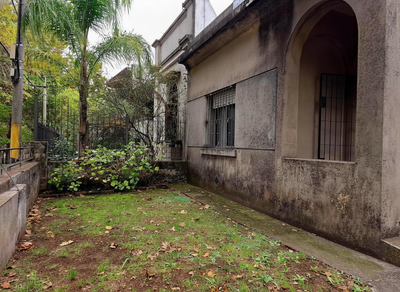 EXCEPCIONAL CASONA EN PADRÓN ÚNICO DE 600 M² SOBRE AVENIDA, CON GRAN POTENCIAL DE DESARROLLO.