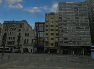 Alquiler con opción a compra: apartamento en la prestigiosa Avenida 18 de Julio, ideal para vivienda u oficina.