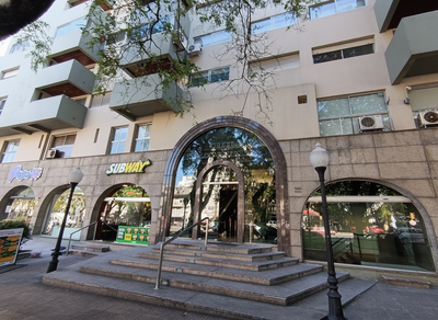 Apartamento Torre de los Caudillos, Bvar Artigas y Gral. Rivera, con garaje.