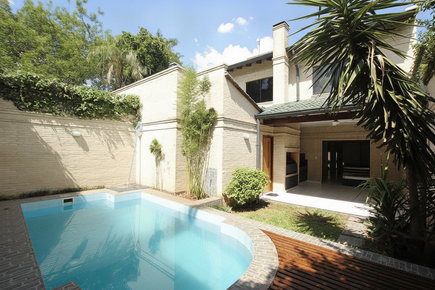 Exclusivo Dúplex de Lujo en Alquiler: 4 Baños Completos, Piscina Privada y Vistas Panorámicas Inigualables para un Estilo de Vida Sofisticado.