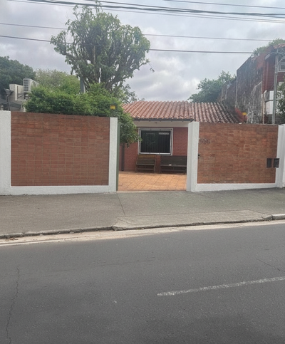Exclusivo departamento en alquiler: ¡Tu hogar ideal te espera! Ubicado estratégicamente en Médicos del Chaco 2730, Asunción. Perfecto para corta familia, con 2 dormitorios ¡Aprovecha esta oportunidad por solo 4 millones Gs!