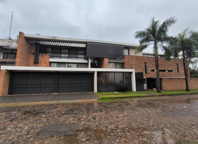 ALQUILO LUJOSA CASA Semiamoblada DE 4 DORMITORIOS Y MAXIMA SEGURIDAD San Cristobal