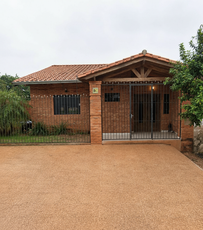 AMPLIA CASA EN ALQUILER – LUQUE