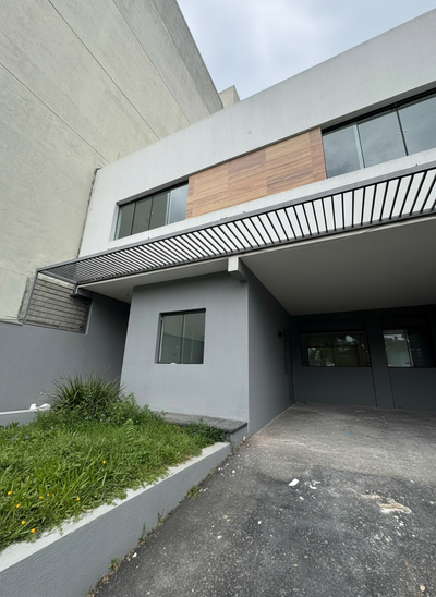 Alquilo casa sobre Avda Primer Presidente