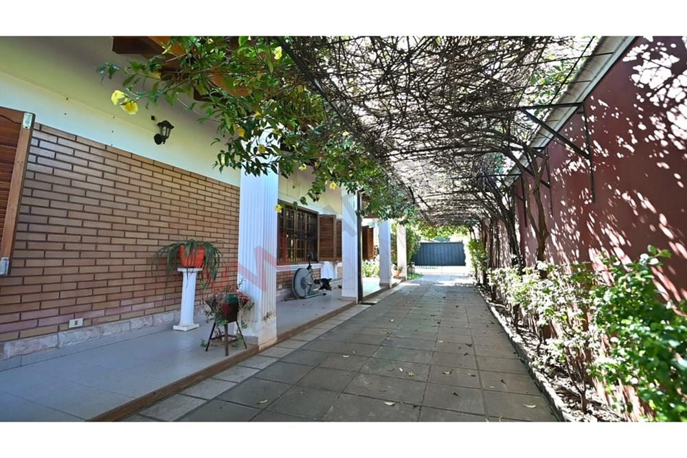 En venta casa en San Lorenzo, zona Shopping Fuente ¡OFERTA!. Ref 